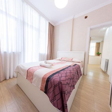 5 Apartment In One Boulding - Near Stadium Batumi Esterno foto