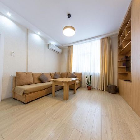 5 Apartment In One Boulding - Near Stadium Batumi Esterno foto