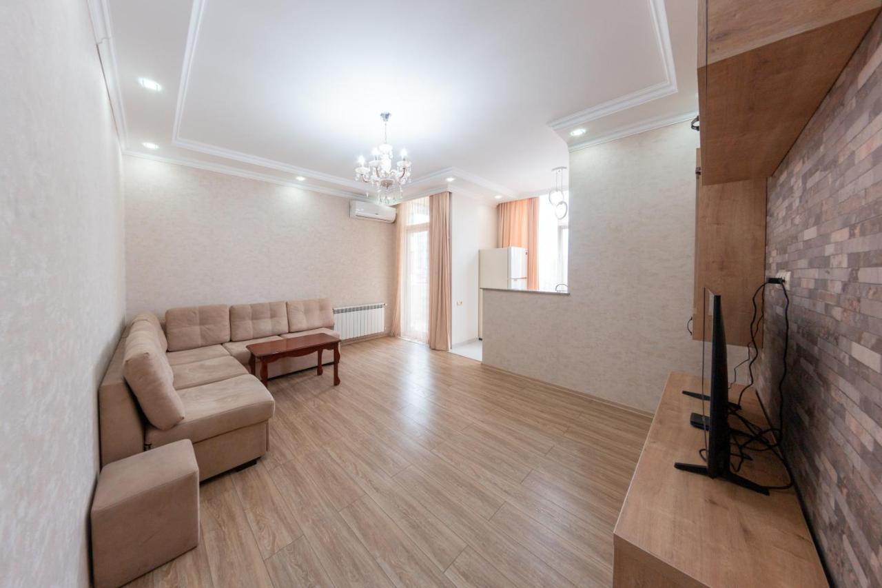 5 Apartment In One Boulding - Near Stadium Batumi Esterno foto