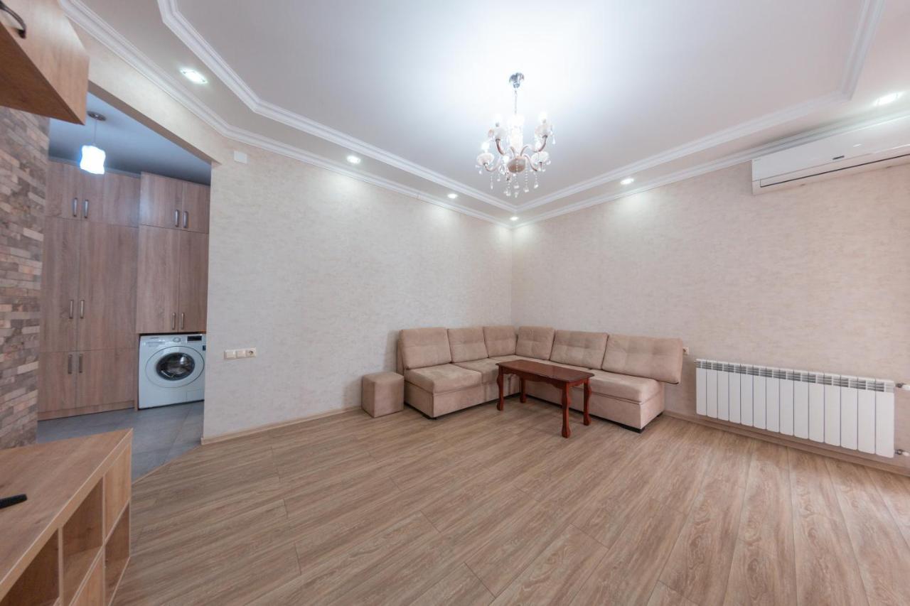 5 Apartment In One Boulding - Near Stadium Batumi Esterno foto