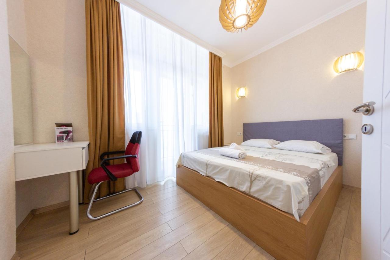 5 Apartment In One Boulding - Near Stadium Batumi Esterno foto