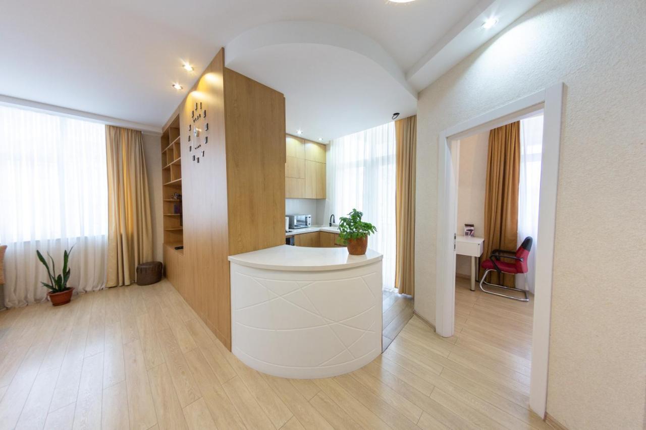 5 Apartment In One Boulding - Near Stadium Batumi Esterno foto